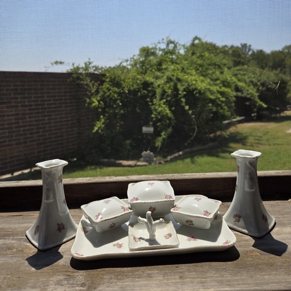 Antique porcelain knolls karlsbad Vanity set from Czechoslovakia. - Picture 2 of 6